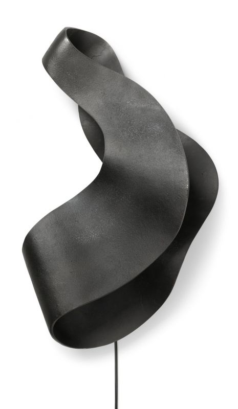 Schwarze Oyster Wandleuchte von Ferm Living in skulpturalem Design, moderne Wandbeleuchtung.